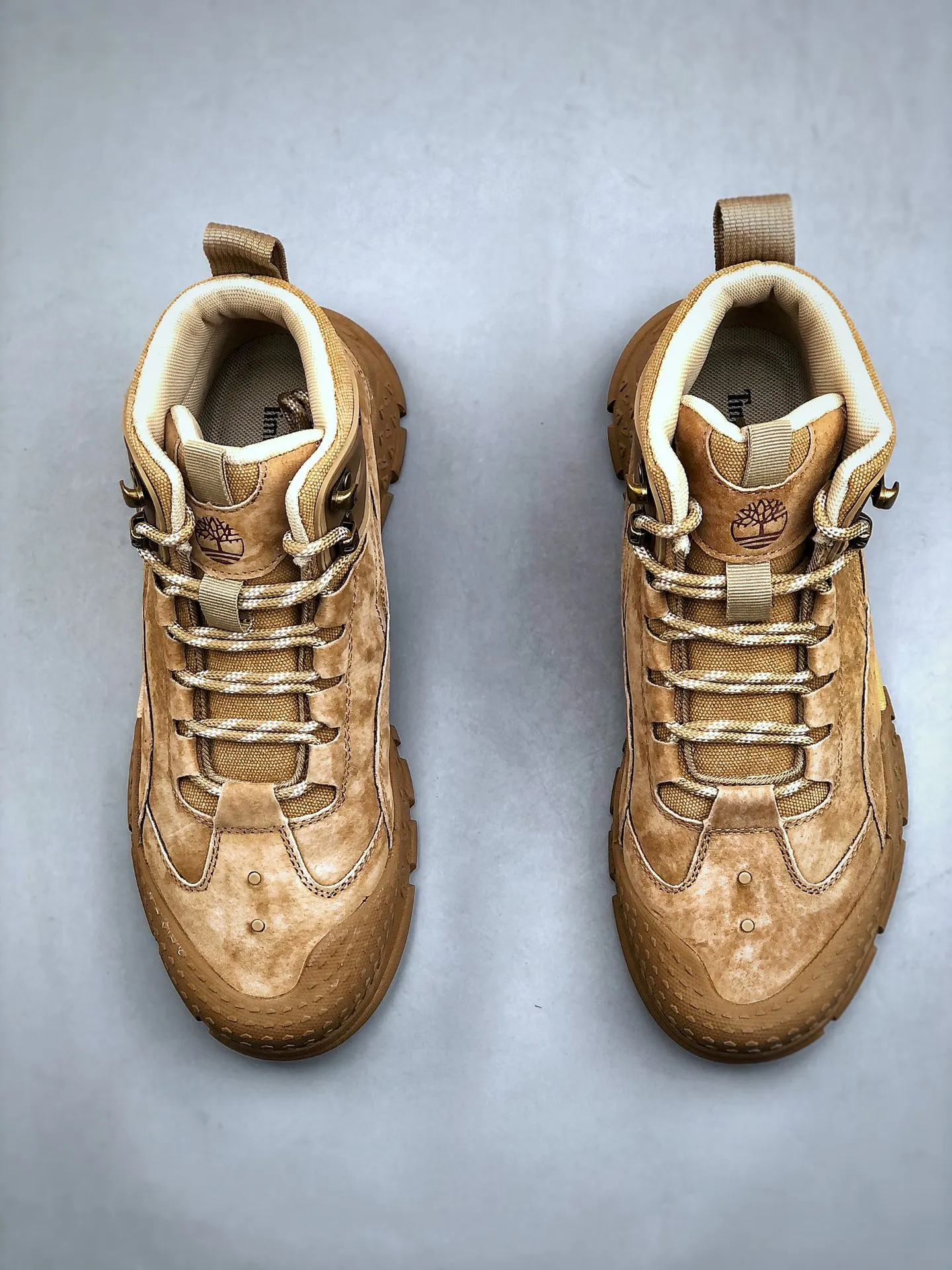 Local self-pickup💰560 Support store release New arrivals🚀Timberland Timberland outdoor mid-top casual Martin boots series Guangdong factory quality Original box original packaging The fabric is made of Italian 🇮🇹 top-grade frosted fine-grained cowhide with anti-odor and anti-corrosion genuine leather latex insoles to give you a perfect wearing experience High-quality and durable, a must-have for sportsmen Specially designed to handle handsomeness High-quality and first-class foot feel Size: 39 40 41 42 43 44 (leather shoe size)